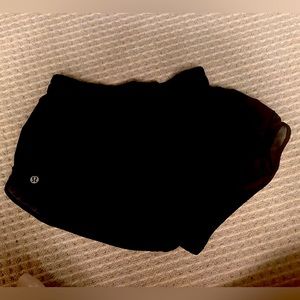 Lululemon Hotty Hot Low-Rise Lined Short 2.5" Shorts Size 4